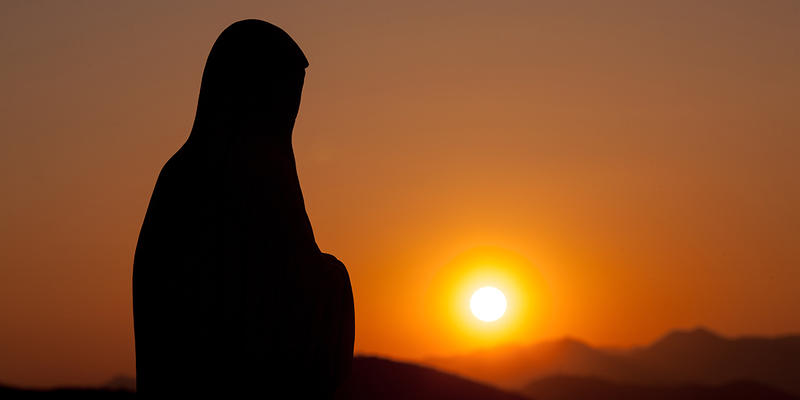 WEB3-MEDJUGORJE-BOSNIA-BLESSED-MOTHER-STATUE-SUNSET–Hieronymus-Shutterstock_185326298