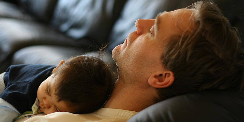 WEB3-TIRED-FATHER-DAD-CHILD-BABY-SLEEPING-Jaren-Jai-Wicklund-Shutterstock_11633728