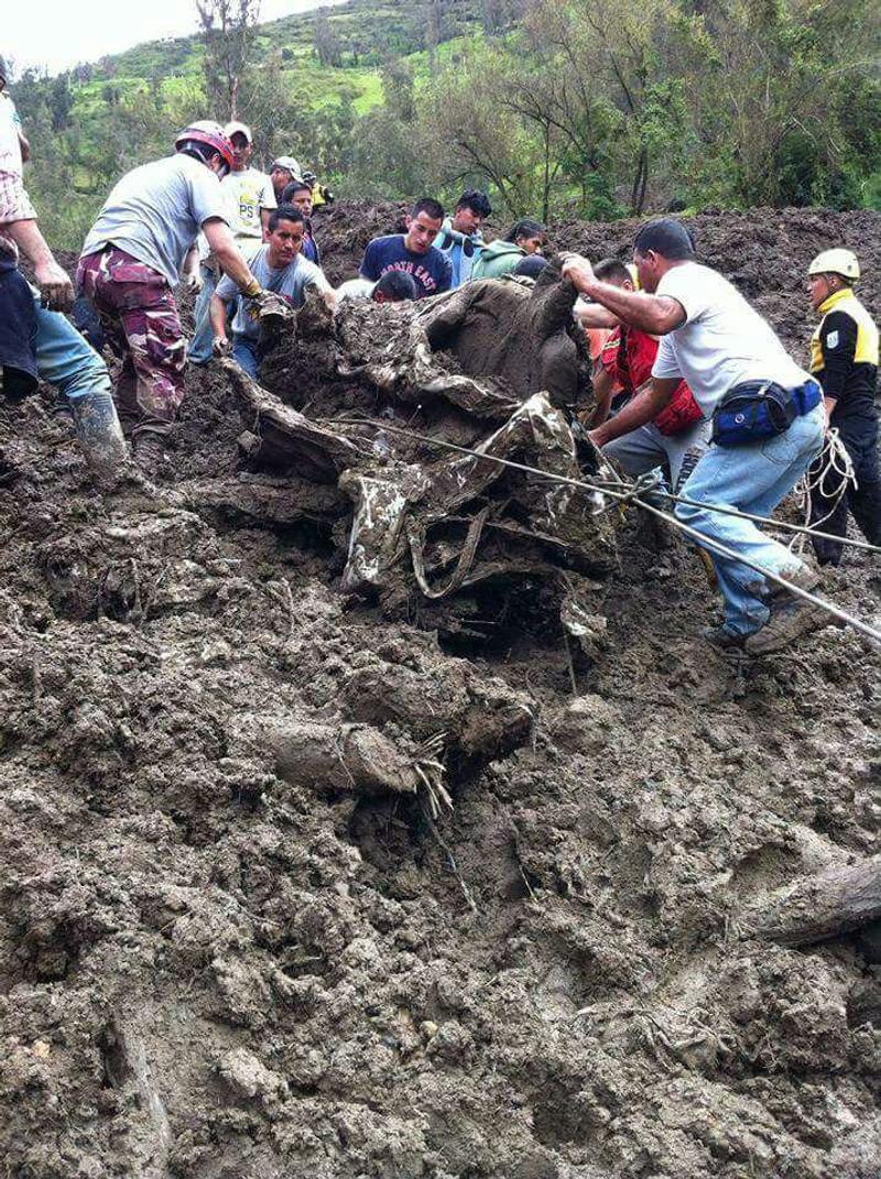 ECUADOR-FLOOD-MUD-Twitter @MinInteriorEc