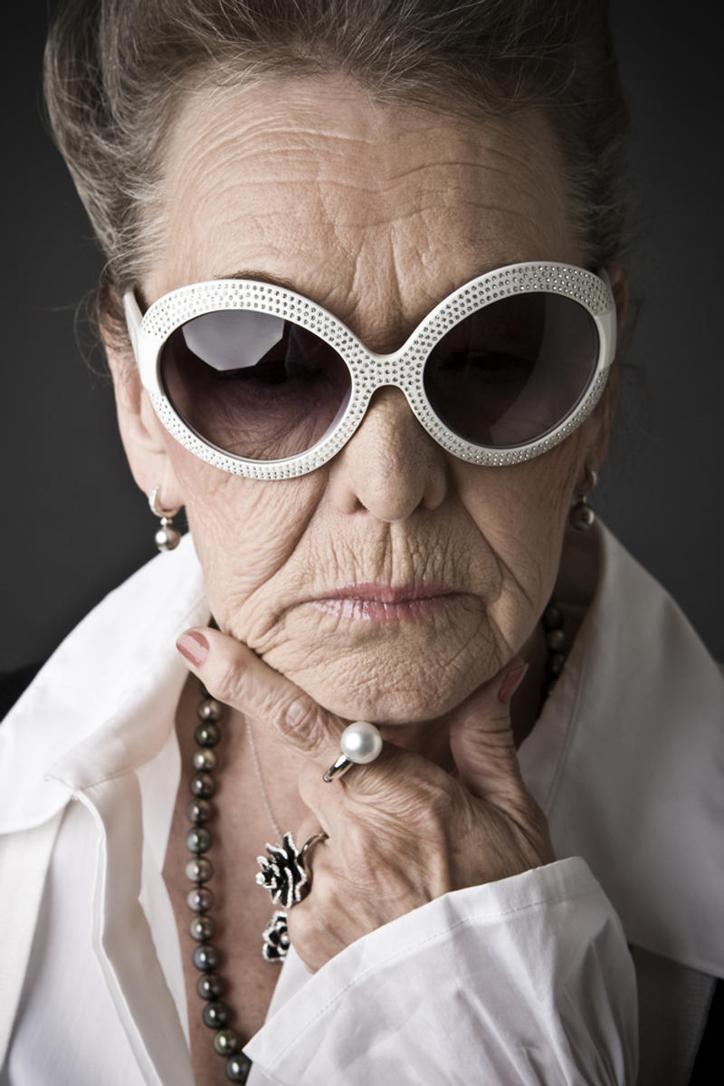 FASHION-WOMAN-SENIOR-shutterstock_12635224- tstockphoto-AI