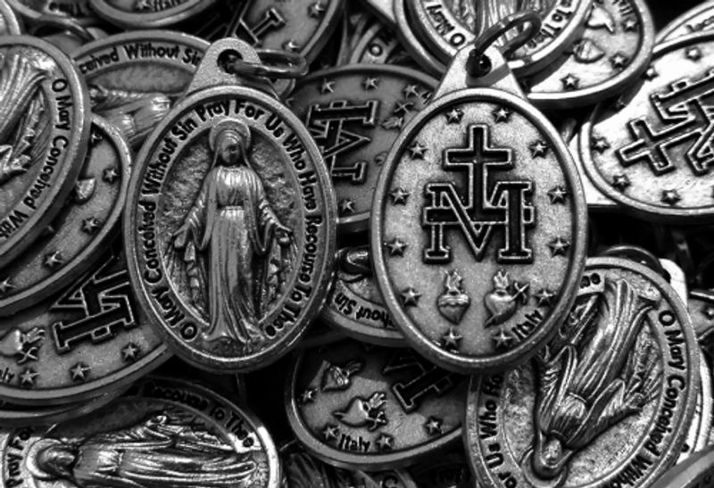 packet-of-miraculous-medals