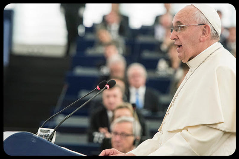 The arrival of Pope Francis at the European Parliament in Strasbourg 06 – fr