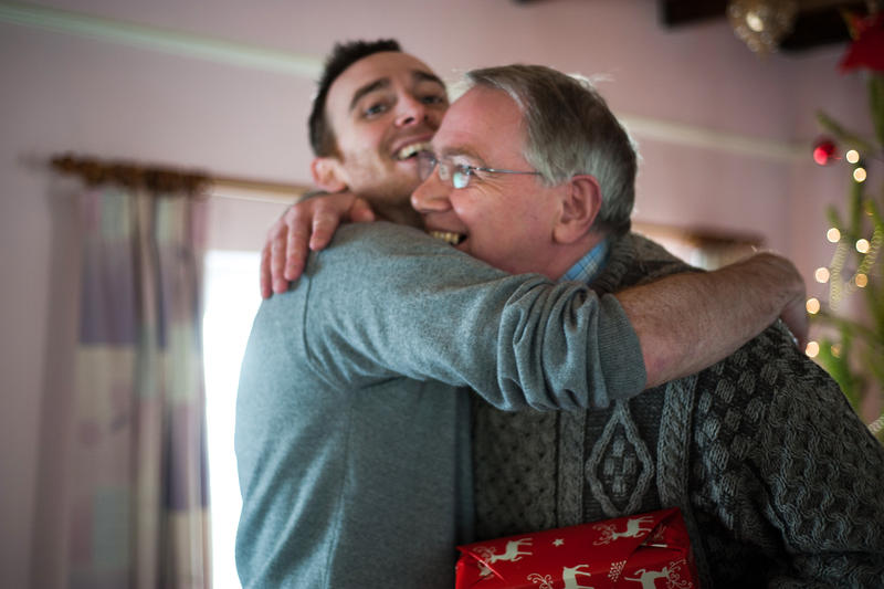 web-father-son-adult-hug-christmas-tamara-polajnar-cc