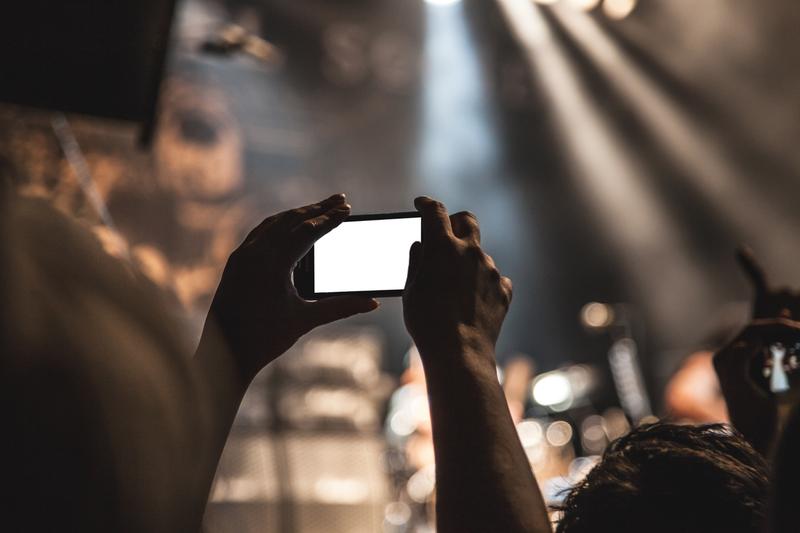 web-selfie-camera-present-crowd-splitshire-cc