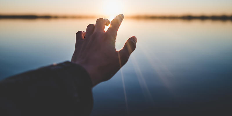 WEB3 HAND SUNSET LIGHT SEA Unsplash CC0