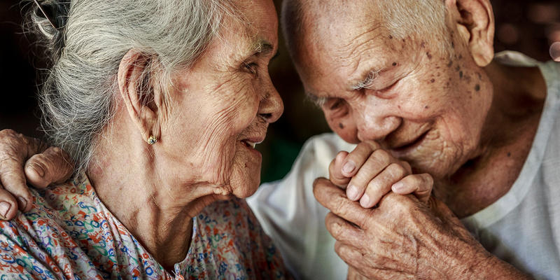 WEB3-PHOTO-OF-THE-DAY-2017-SONY-AWARDS-OLD-COUPLE-Zarni-MyoWin