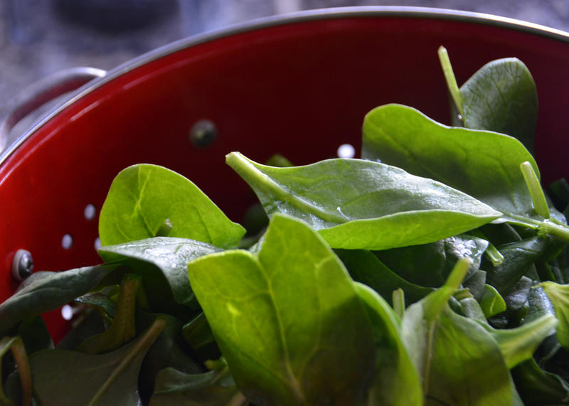 WEB3-SPINACH-GREEN-GREENS-VEGETABLE-FOOD-NUTRITION-RED-Rob-Bertholf-Flickr-CC-