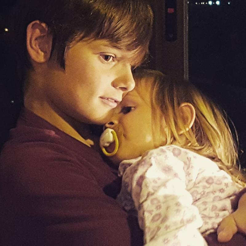 BLOGGER-MOTHER OF 8- 7paresdekatiuskas07-Instagram 7paresdekatiuskas