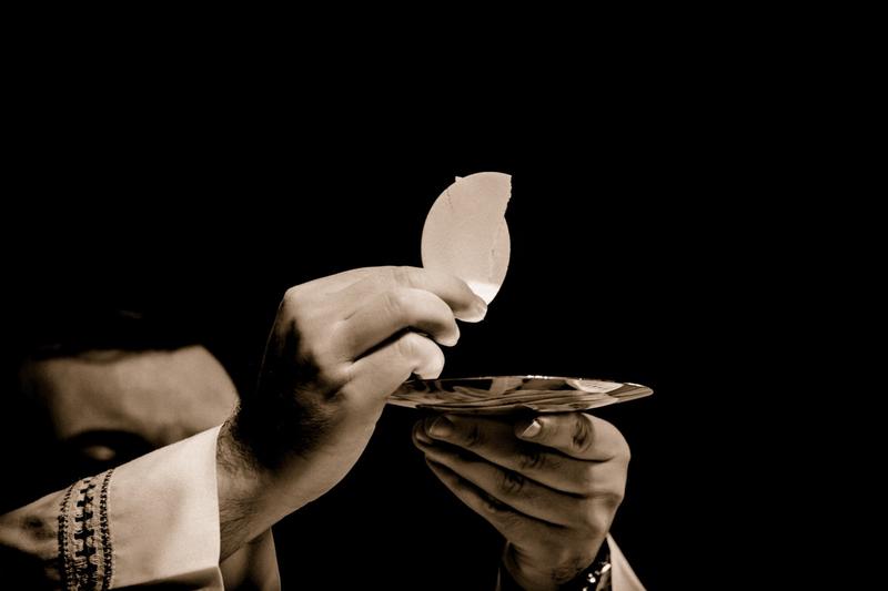 Ostia Eucaristia Sacerdote