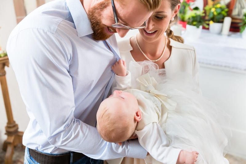 PARENTS AVEC BEBE BAPTEME