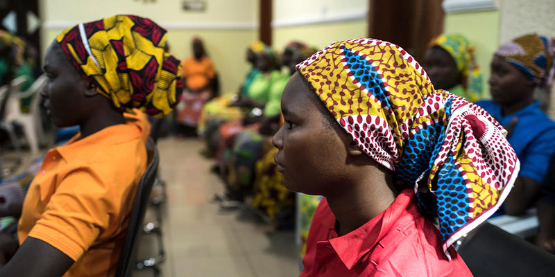 DES LYCÉENNES DE CHIBOK LIBÉRÉES PAR BOKO HARAM ATTENDENT À ABUJA