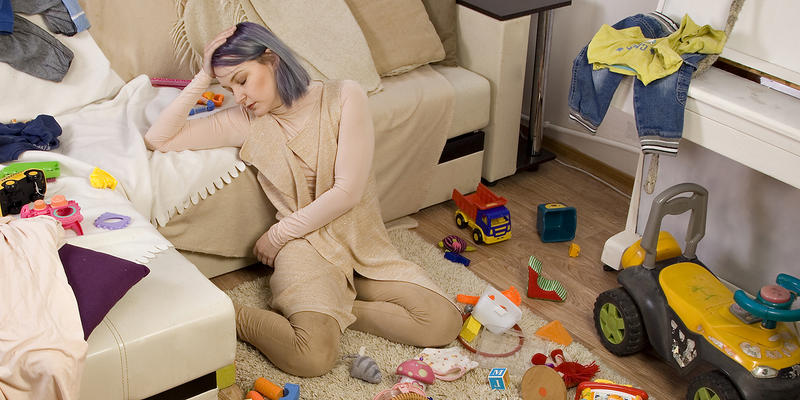 SAD MOM IN MESSY LIVING ROOM