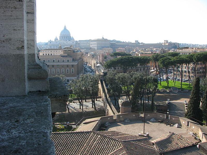 Passetto_di_Borgo_from_Castel_Sant’Angelo_02