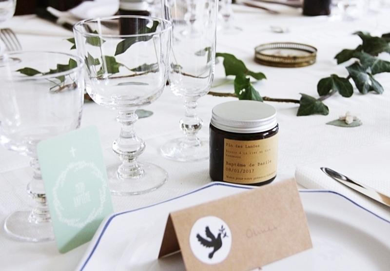 Des marque-places pour les invités du baptême