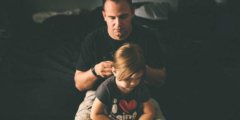 WEB3-FATHER-DAD-DAUGHTER-HAIR-DARK-BEDROOM-GIRL-Amanda-Tipton-CC