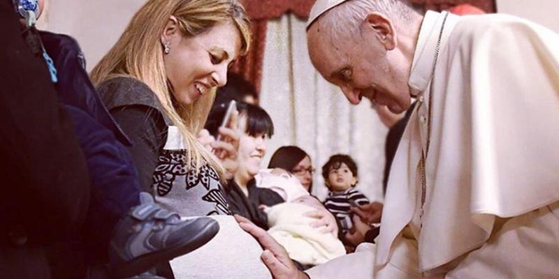 POPE FRANCIS BLESSES PREGNANT WOMAN