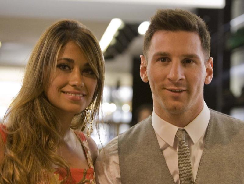 Lionel Messi shops in Capri