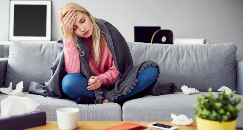 JEUNE FEMME MALADE