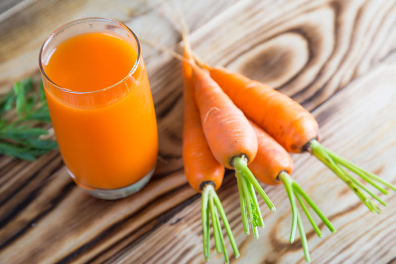 WEB-CARROTS-JUICE-VEGETABLES-NUTRITION-shutterstock_308825312-By Ruslan Mitin-AI