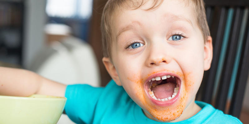 WEB3 LITTLE BOY DINNER SPAGHETTI MESSY DINNER DIRTY BOY SON HAPPY Shutterstock