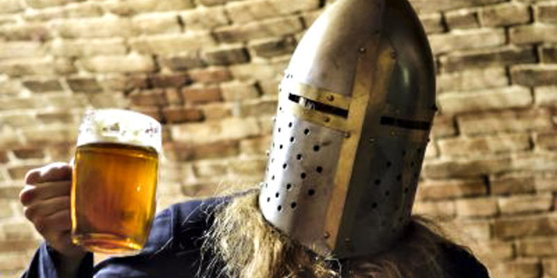 KNIGHT WITH MUG OF BEER