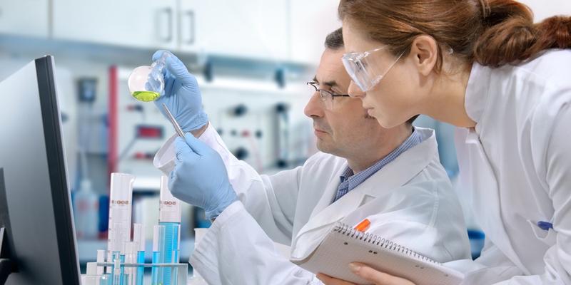 WEB3-SCIENTISTS-RESEARCH-LEUKEMIA-TREATMENT-ALEXANDER-RATHS-SHUTTERSTOCK