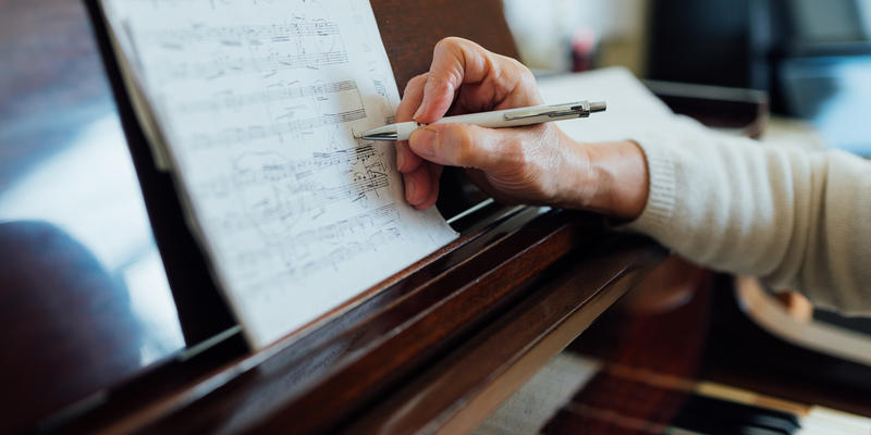 PIANO,HAND,SHEET MUSIC