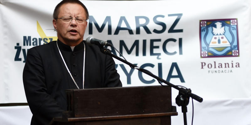 BISKUP GRZEGORZ RYŚ NA MARSZU PAMIĘCI