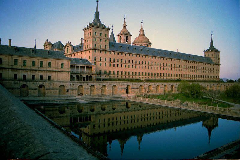 web-monastery-of-san-lorenzo-de-el-escorial-reflejo-cc