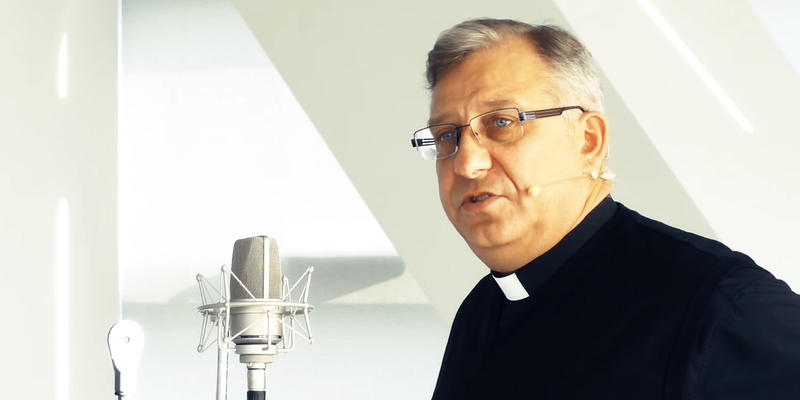 KSIĄDZ MALINA MALIŃSKI