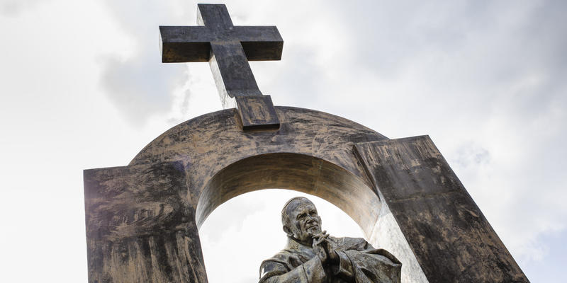 STATUE JOHN PAUL II
