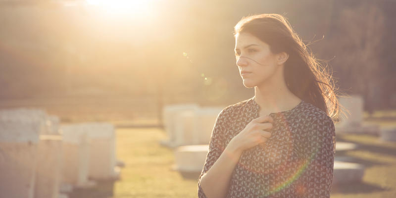 WOMAN,CEMETERY