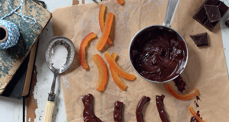 Écorces d’oranges confites au chocolat