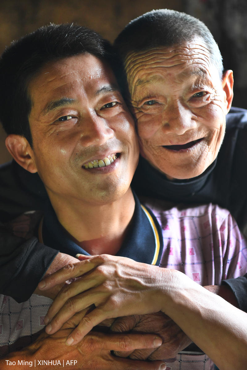 CHINA,FATHER,SON