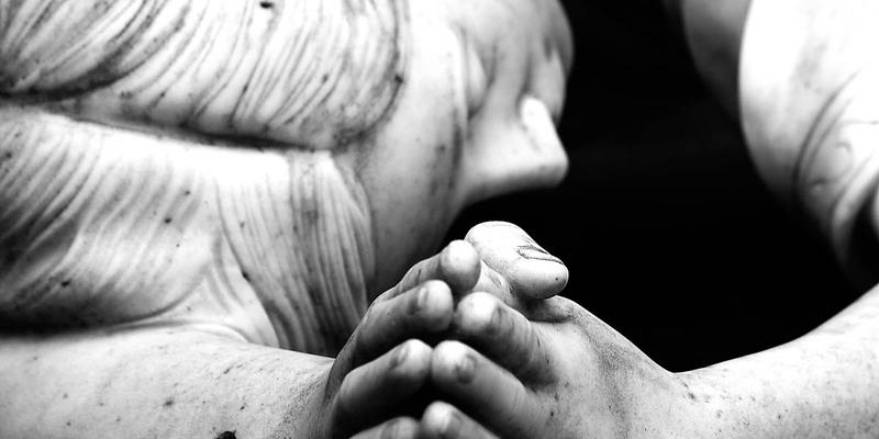 PRAYING ANGEL STATUE