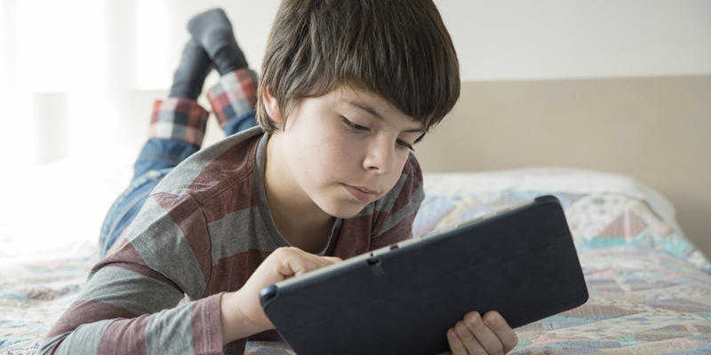 LITTLE,BOY,TABLET