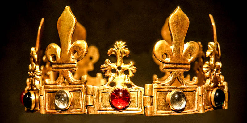 GOLDEN CROWN