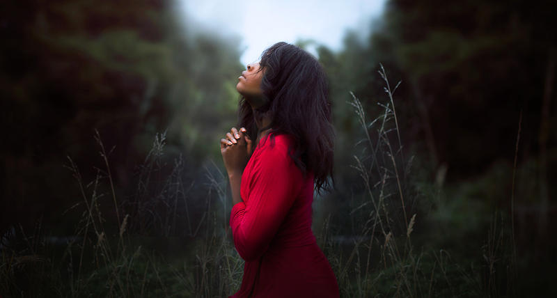 WOMAN GRATITUDE
