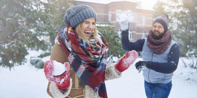SNOWBALL FIGHT