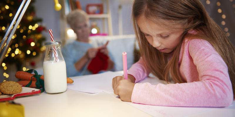 GIRL DRAWING