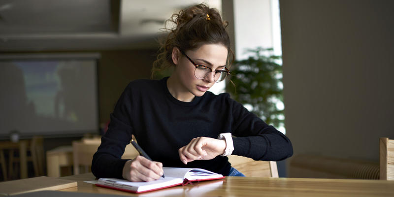 WOMAN,WORKING