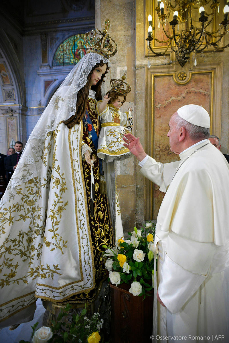 POPE FRANCIS,BLESSED MOTHER,CHILD,CHILE