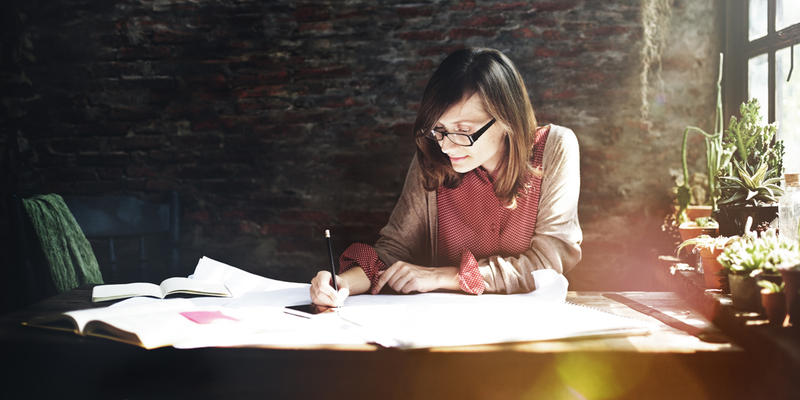 SUCCESSFUL,WOMAN,WORKING,OFFICE