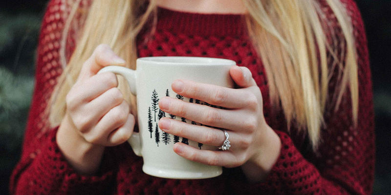WOMAN DRINKING COFFEE