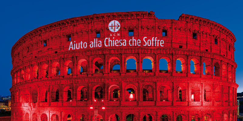 red colosseum Aiuto alla Chiesa Che Soffre