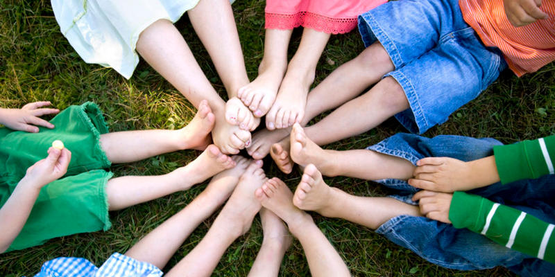 FAMILY,FEET,CHILDREN