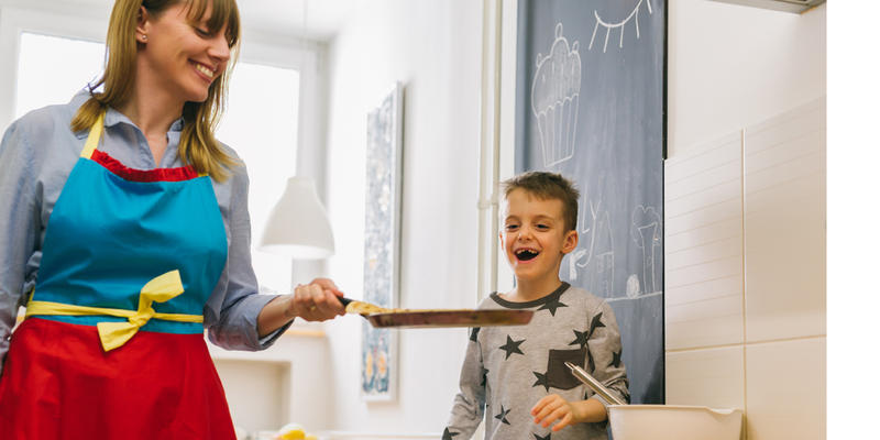 MOM,SON,PANCAKES