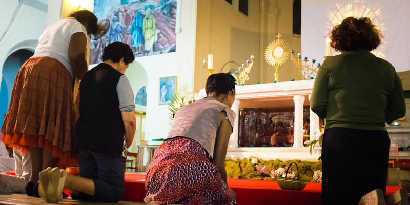 PRAY HOLY SACREMENT
