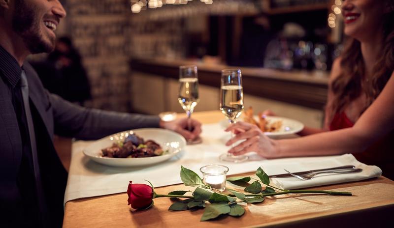 COUPLE HAVING DINNER
