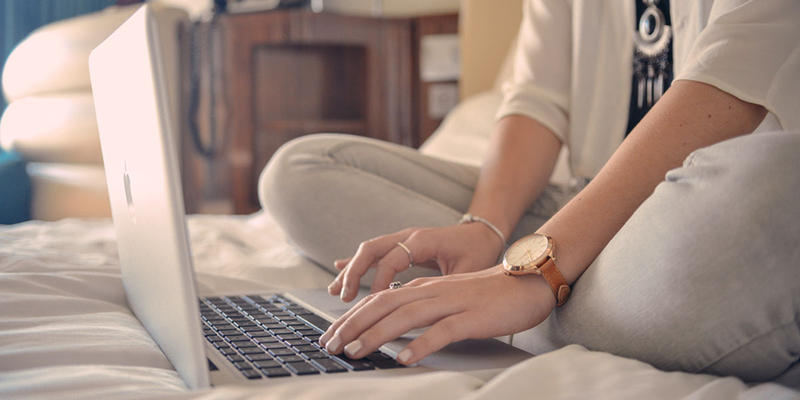 WOMAN,LAPTOP,HOME
